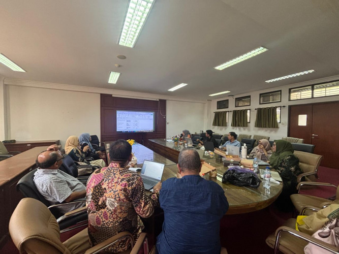 English Language and Literature Study Program Holds Course Distribution Meeting
