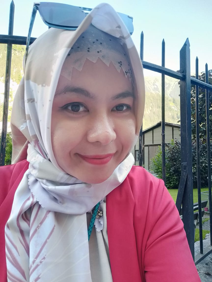 Sandra Dewi Dahlan, S.Pd.,M.A